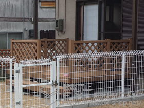 のウッドデッキ リウッドデッキ 200+段床セット 1段 正面タイプ+リウッドデッキフェンス2型 ラチス格子 施工例