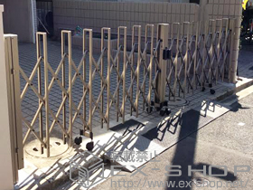 のカーゲート トリップゲート RA型 ノンレール 両開き 48W(24S+24M) 施工例