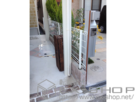 のフェンス・柵 ハイグリッドフェンスUF8型 フリーポールタイプ 施工例