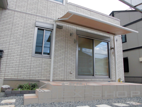 のオーニング・日よけ 彩風C型 手動式 独立納まり 施工例