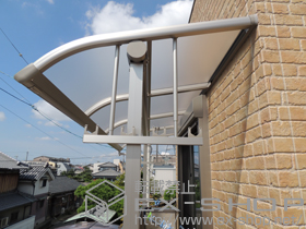 のバルコニー・ベランダ屋根 プレシオステラス R型 屋根タイプ 単体 積雪〜20cm対応+吊り下げ式物干し（2本入り） 施工例