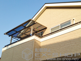 のバルコニー・ベランダ屋根 ライザーテラスII F型 屋根タイプ 単体 積雪〜20cm対応＋ライザーテラスII F型用壁付け物干し 標準タイプ(2本入り) 施工例