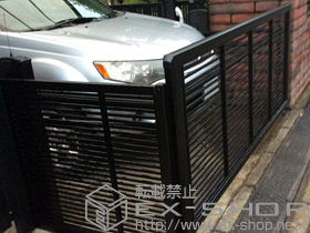 のカーゲート ルシアスアップゲート 1型 横格子 電動 施工例