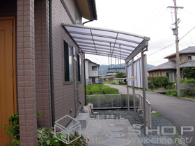 のテラス屋根 パワーアルファ L型 テラスタイプ 単体 積雪〜30cm対応+吊り下げ式物干し 標準 2本入+前面スクリーン 施工例