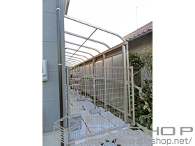 のテラス屋根 プレシオステラス R型 テラスタイプ  四連棟 積雪〜20cm対応＋前面スクリーン2段 柱標準タイプ 施工例