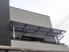 のバルコニー・ベランダ屋根 ヴェクターテラス R型 屋根タイプ 単体 積雪〜20cm対応＋吊り下げ式物干し 標準 2本入り×1 施工例