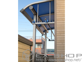 のバルコニー・ベランダ屋根 プレシオステラス R型 屋根タイプ 単体 積雪〜20cm対応＋吊り下げ式物干し 標準 2本入 施工例