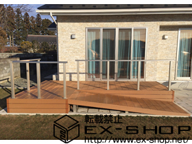のウッドデッキ リウッドデッキ 200＋スロープ納まり＋床下囲い 2段 正面・両側面タイプ＋シンプルモダンデッキフェンス1型<笠木のみタイプ> 施工例
