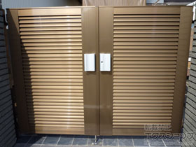 の門扉 ライシス門扉 5型 横目隠し 両開き 柱使用 施工例