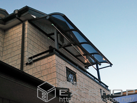 のバルコニー・ベランダ屋根 プレシオステラス R型 屋根タイプ 単体 積雪〜20cm対応＋吊り下げ式物干し 標準2本入り 施工例