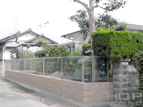 のフェンス・柵 ハイグリッドフェンス11型　フリーポールタイプ 施工例