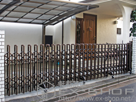 のカーゲート レイオス3型(ペットガード) ノンレール 片開き 54S 施工例