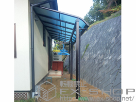 のテラス屋根 ヴェクターテラス R型 テラスタイプ 連棟 積雪〜20cm対応＋吊り下げ式物干し 標準 2本入×1 施工例