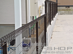 のフェンス・柵 メッシュフェンス G10-R フリー支柱タイプ 施工例