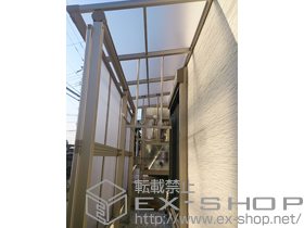 のテラス屋根 ヴェクターテラス F型 テラスタイプ 単体 積雪〜20cm対応＋吊り下げ式物干し＋前面パネル 柱奥行移動タイプ(テラス屋根用) 施工例