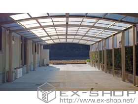 のカーポート カーブポートシグマIII ワイド 縦連棟 積雪〜20cm対応＋【片側】カーブポートシグマIII用　サイドパネル＋屋根材ホルダー　50タイプ用＋収納式物干し 標準タイプ（2本入り2セット） 施工例