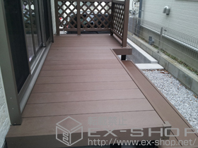 のウッドデッキ リウッドデッキ 200＋部分段床セット 正面タイプ 1段＋リウッドデッキフェンス 2型 ＜ラチス格子＞ 施工例