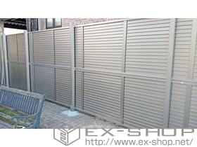 のフェンス・柵 プレスタフェンス 5型 横目隠し アルミ多段柱使用 施工例