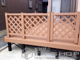 のウッドデッキ リウッドデッキ 200＋リウッドデッキ門扉2型＜ラチス格子＞＋リウッドデッキフェンス 2型 ＜ラチス格子＞ 施工例