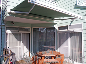 のオーニング・日よけ 彩風S型 手動式 施工例