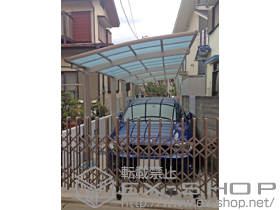 のカーポート レイナポートグラン 縦連棟　積雪〜20cm対応＋標準・ハイルーフ兼用2本入り×2セット 施工例