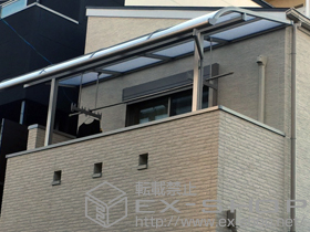 のバルコニー・ベランダ屋根 ライザーテラスII R型 屋根タイプ 単体 積雪〜20cm対応＋吊り下げ物干し 標準 (2本入り) 施工例