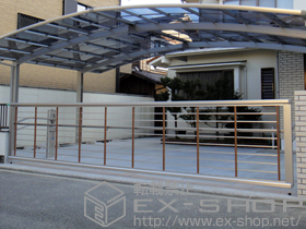 のカーゲート ルシアスアップゲートワイド 1型 横格子 電動 施工例