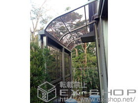 のテラス屋根 ライザーテラスII R型 テラスタイプ 単体 積雪〜20cm対応＋前面パネル＋前面スクリーンふさぎ材(標準用) 施工例