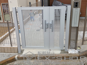 の門扉 ライシス門扉 2型 細たて桟 両開き親子 柱使用 施工例