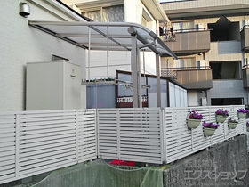 のテラス屋根 プレシオステラス R型 テラスタイプ 単体 積雪〜20cm対応＋吊下げ物干し 標準  2本入 施工例