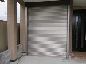 のガレージシャッター ガレージシャッタークワトロ 電動式 内部付タイプ 施工例