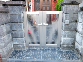 の門扉 エクスライン門扉2型 両開き 埋込金具仕様 施工例