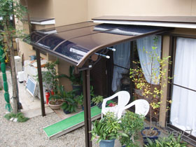 のテラス屋根 ヴェクターテラス R型 テラスタイプ 単体 積雪〜20cm対応＋水平式物干し 標準タイプ 木造躯体用 2本入り×1 施工例