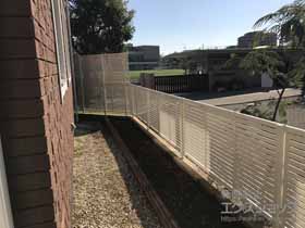 のフェンス・柵 エクスラインフェンス5型 自由柱 施工例