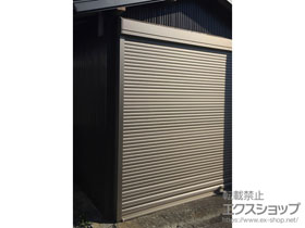 のガレージシャッター ガレージシャッタークワトロ 電動式 外部付タイプ 施工例