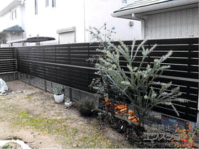 のフェンス・柵 ジオーナフェンス YS型 マテリアルカラー  多段柱仕様（2段） 施工例