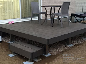 のウッドデッキ レストステージ 幕板納まり＋独立ステップ 施工例