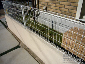 のフェンス・柵 イーネットフェンス1F型 自由柱タイプ 施工例