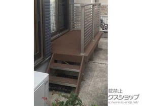 YKKAPのウッドデッキ リウッドデッキ 200＋リウッドステップ 5型 Hタイプ(2段)＋シンプルモダンデッキフェンス7型＜半目隠し横格子タイプ＞ 施工例