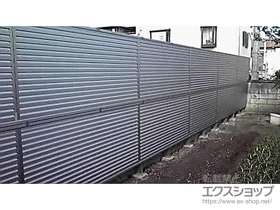 YKKAPのフェンス・柵・塀 レスティナフェンス5型 目隠しルーバー 2段支柱 施工例