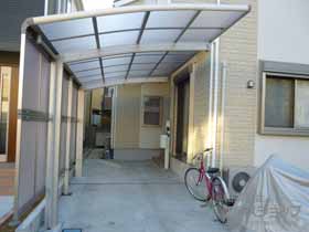 のカーポート レイナポートグラン 延長 積雪〜20cm対応＋サイドパネル 2段 奥行サイズ:基本セット用 ＋着脱式サポート 標準・ハイルーフ兼用 ＋柱2本 ＋サイドパネル間柱 ハイルーフ 施工例