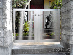 の門扉 プレスタ門扉 2型 細たて桟 両開き 柱使用 施工例