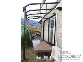 のテラス屋根 プレシオステラス R型 テラスタイプ 単体 積雪〜20cm対応＋吊り下げ式物干し 施工例
