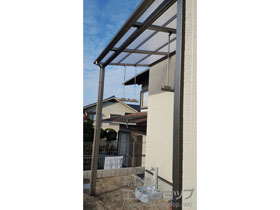 のテラス屋根 スピーネ F型 テラスタイプ 単体 積雪〜20cm対応＋吊り下げ物干しAセット 標準 2本入り×1セット 施工例