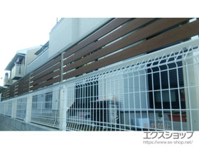 のフェンス・柵 ルシアスフェンスF04型 横板 木目カラー 2段支柱（1段） 施工例