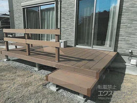 YKKAPのウッドデッキ リウッドデッキ 200＋独立式リウッドステップ2型×1台＋リウッドデッキフェンス4型＜横パネル＞ 施工例
