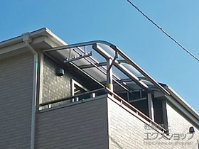 のバルコニー・ベランダ屋根 プレシオステラス R型 屋根タイプ 単体 積雪〜20cm対応＋吊り下げ式物干し 施工例