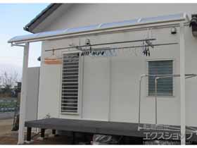 のテラス屋根 ヴェクターテラス R型 テラスタイプ 単体 積雪〜20cm対応＋吊り下げ式物干し 標準 2本入り×1セット 施工例