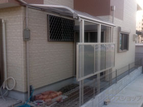 のテラス屋根 ヴェクターテラス R型 テラスタイプ 単体 積雪〜20cm対応＋前面パネル1段 柱標準・600Ｎ用 施工例