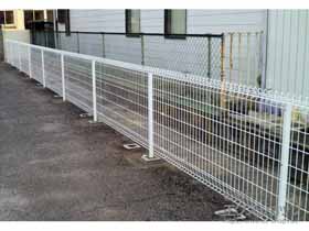 のフェンス・柵 メッシュフェンス G10-R フリー支柱タイプ 施工例